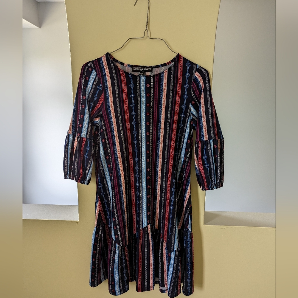 Adorable girls 3/4 length sleeved striped dress.